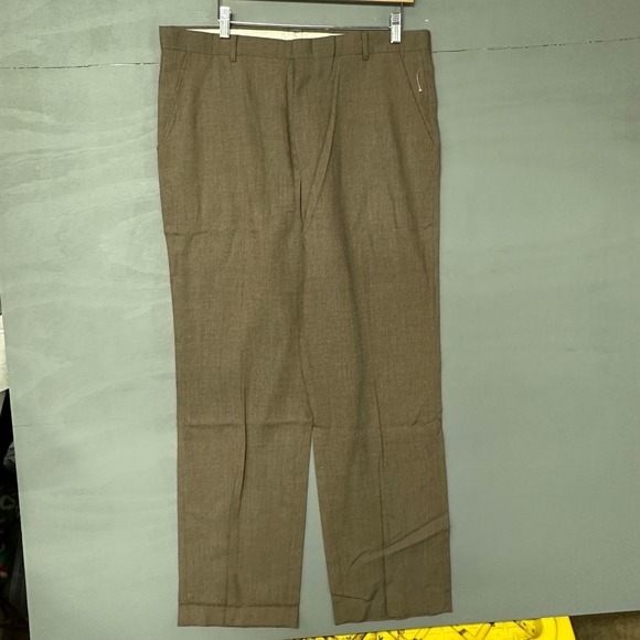 Levi's Action Slacks Wrinkle Resistant Trousers Brown Waist 36 Inseam 32 - Picture 3 of 5